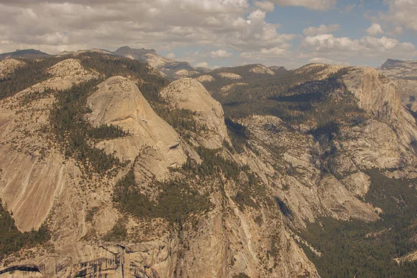 Autumnal natural landscape from Yosemite National Park, California, United States — стокове фото