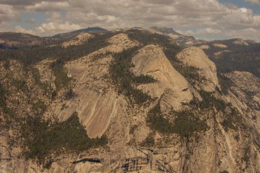 Yosemite Ulusal Parkı, Kaliforniya, ABD 'den sonbahar doğal manzarası