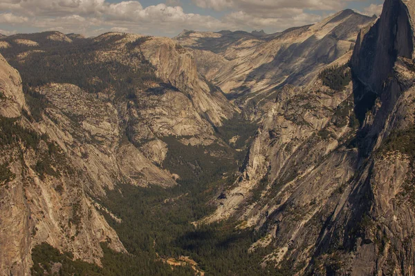 Autumnal natural landscape from Yosemite National Park, California, United States — стокове фото