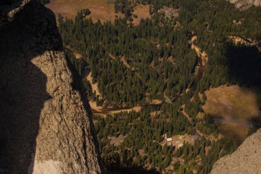 Yosemite Ulusal Parkı, Kaliforniya, ABD 'den sonbahar doğal manzarası