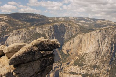 Yosemite Ulusal Parkı, Kaliforniya, ABD 'den sonbahar doğal manzarası