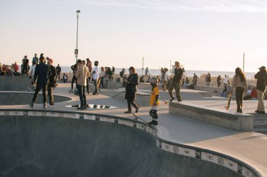 Venice plaj kaykay parkından sokak fotoğrafçılığı, Los Angeles, Kaliforniya, ABD, 2022. Yüksek kalite fotoğraf