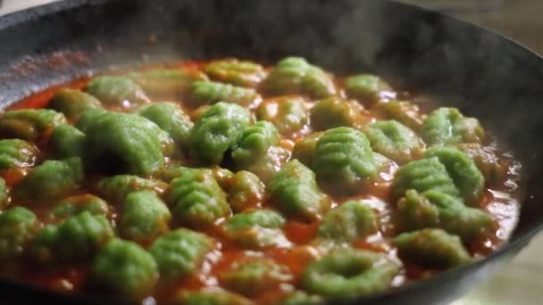 Spinach Gnocchi Tomato Sauce Cooking Hot Pan — Stock Video