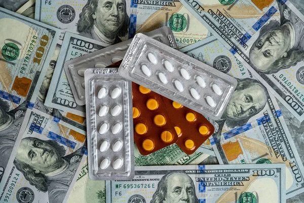 Dolarla dolu el ele tutuşan ilaçlar..