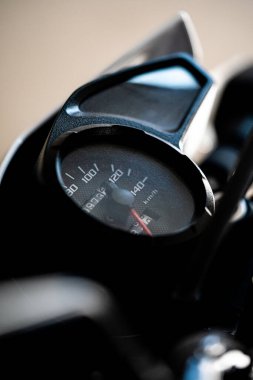 Modern yarış motosiklet hız göstergesi ayrıntıları