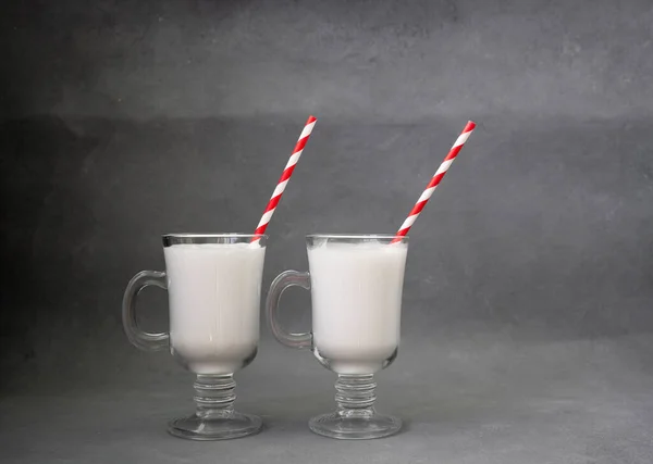Lassi jogurt pić lub koktajl. Tradycyjny napój indyjski — Zdjęcie stockowe
