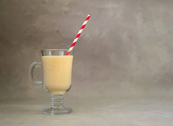 Gelber Indischer Mango Joghurt Drink Mango Lassi Oder Smoothie Mit — Stockfoto