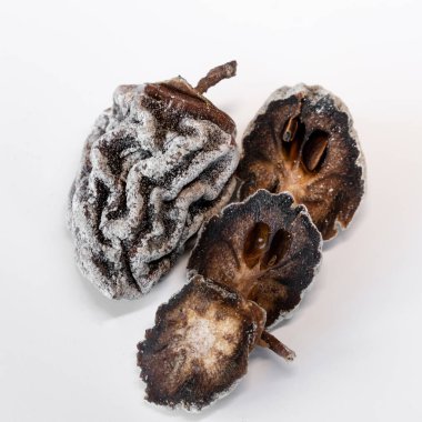 Beyaz arka planda kurutulmuş hurma. Sağlıklı beslenme. Yüksek kalite fotoğraf