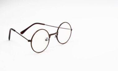 İzole edilmiş beyaz arka planda şeffaf optik gözlük. Yüksek kalite fotoğraf