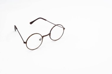 İzole edilmiş beyaz arka planda şeffaf optik gözlük. Yüksek kalite fotoğraf