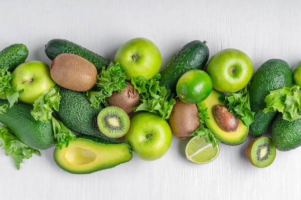 Frutas Legumes Verdes Diferentes Inteiros Fatiados Como Abacate Maçã Limão — Fotografia de Stock