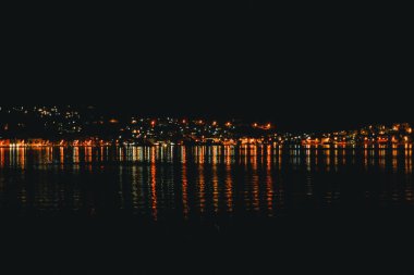 Gece şehir manzarası ve ışıklar