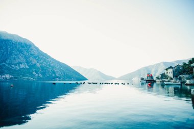 dağ ve Deniz Manzaralı