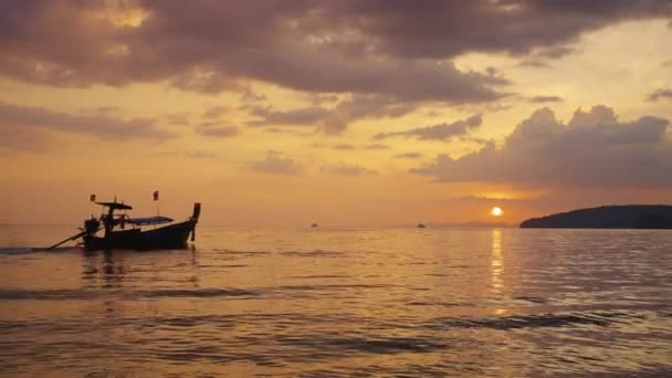 Gen 2022 Barche Coda Lunga Sulla Spiaggia Nang Krabi Thailandia — Video Stock