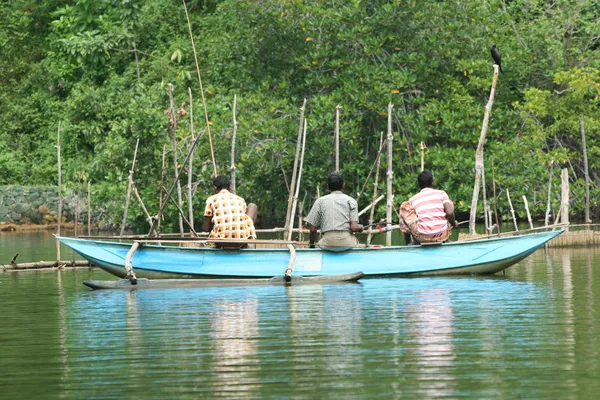 Drei Fischer auf dem Wasser —  Fotos de Stock