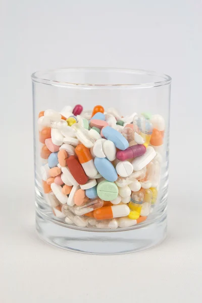 Glas voller tabletten — Foto de Stock