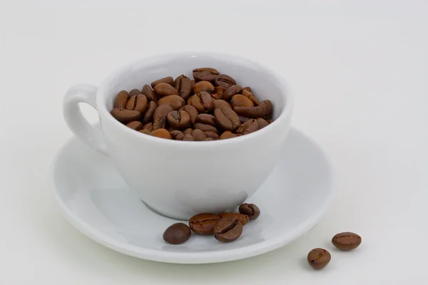 Kaffeetasse mit Kaffeebohnen — Stock Photo, Image