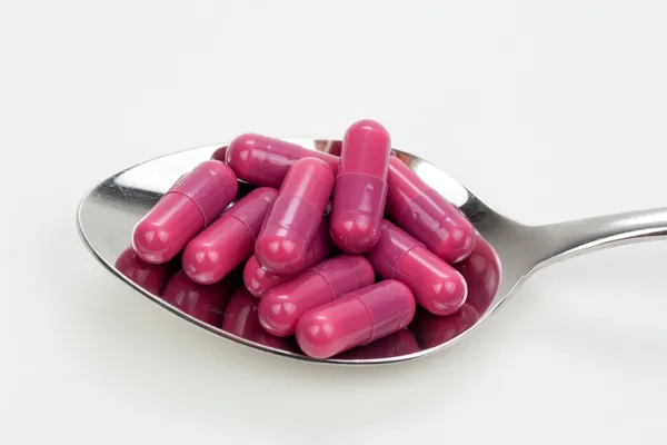 Loeffel mit pinken Pillen — Stock Photo, Image