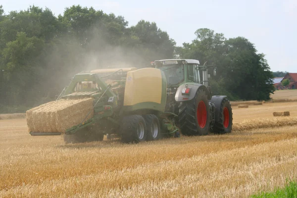 Tractor pressed bales of straw — Stock Photo, Image