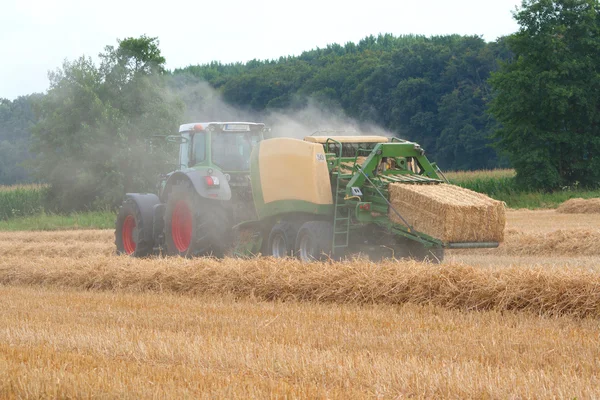 saman balya basıldığında traktör