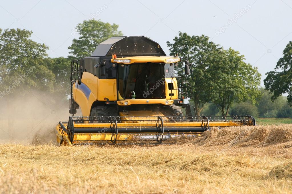 Wheat harvesting equipment - Combine Harvester