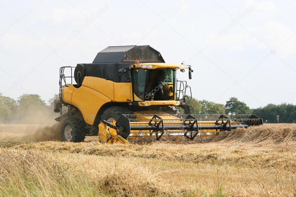 Wheat harvesting equipment - Combine Harvester