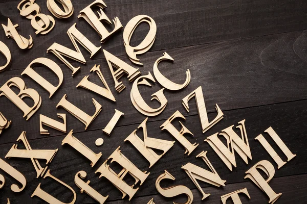 Alfabeto di lettere in legno casuale — Foto Stock