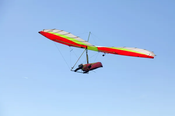 Hang glider flying — Stock Photo, Image