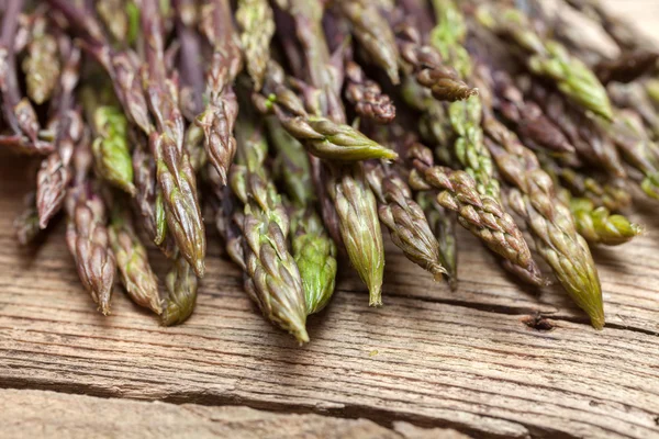 Wild asparagus — Stock Photo, Image