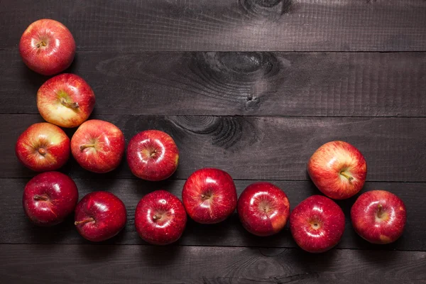 Appels op een zwarte achtergrond — Stockfoto