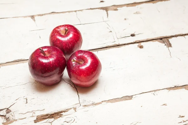 Appels op een witte achtergrond vintage — Stockfoto