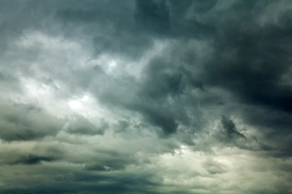 Stormachtige wolken — Stockfoto