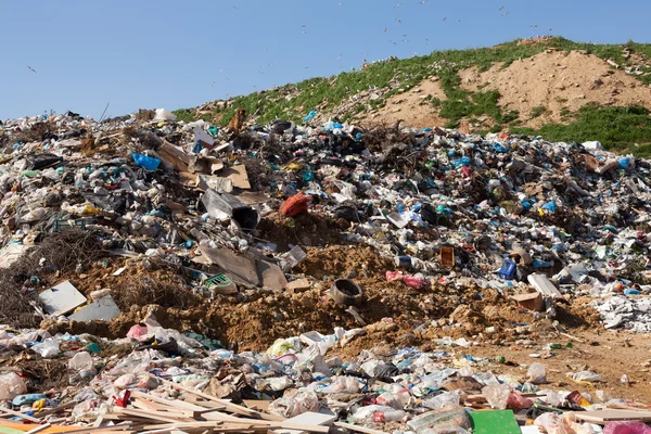 Pile of domestic garbage in landfill — Stock Photo, Image