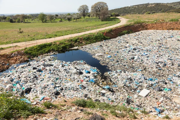 Pile of domestic garbage in landfill — Stock Photo, Image