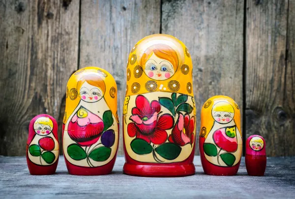 Lalki babushkas lub matryoshkas. — Zdjęcie stockowe