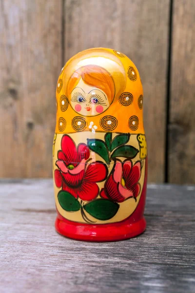 Poupées Babushkas ou matryoshkas . — Photo