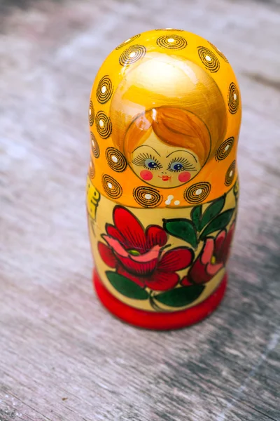 Babushkas ou bonecas matryoshkas . — Fotografia de Stock