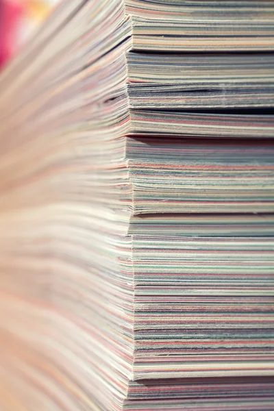 Une pile de magazines. Concept de recyclage . — Photo