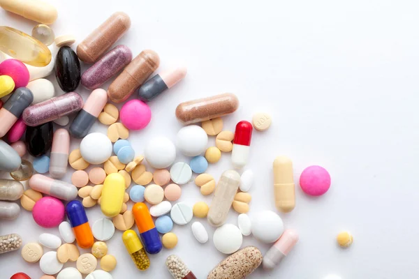 Pills on white — Stock Photo, Image
