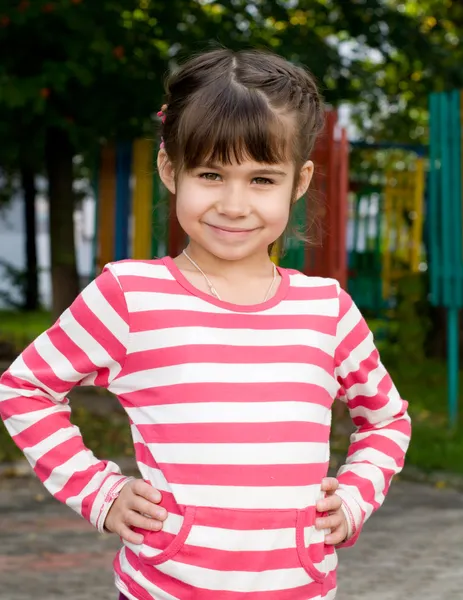 Niña retrato verano al aire libre —  Fotos de Stock