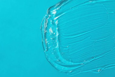 Mavi arkaplanda kozmetik desenli jel. Metin ve model konsepti için alanı kopyala.