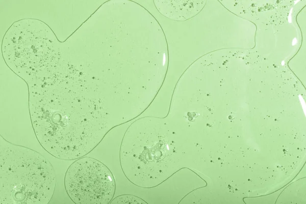 Fundo de gotas de gel cosmético com bolhas. Visão superior, superfície líquida antibacteriana. Bom como fundo ou mockup. — Fotografia de Stock