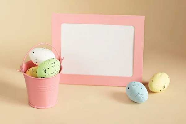 Easter Composition Decorative Bucket Full Eggs Blank Card Copy Space — Stock Photo, Image