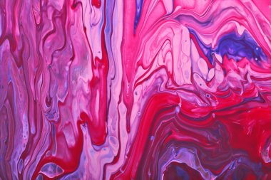 Renkli tırnak törpüsü, pembe ve mor renklerin soyut arkaplanı. Yatay yönelim.