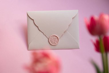 Hediye çekimleri. Yumuşak pembe renkler, bahar tatilleri..