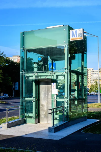 Бухарест Румунія Жовтня 2021 Сучасний Ліфт Вході Станцію Метро Районі — стокове фото