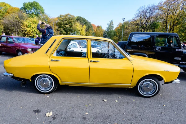 Bucarest Rumania Octubre 2021 Antiguo Coche Clásico Dacia 1300 Amarillo — Foto de Stock