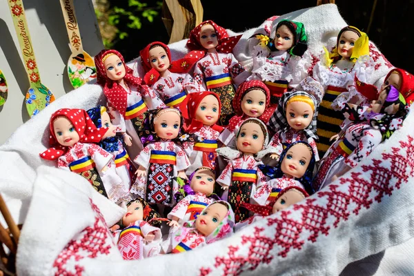Grupo Têxteis Coloridos Tradicionais Feitos Mão Decorações Bonecas Brinquedos Para — Fotografia de Stock