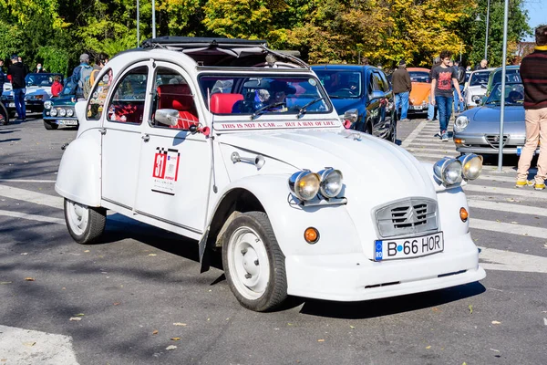 Бухарест Румыния Октября 2021 Один Яркий Белый Citroen Французский Винтажный — стоковое фото