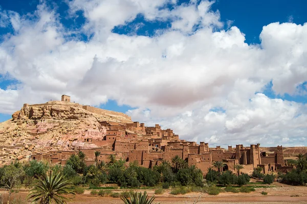 Kasbah ait ben Haddou přivítá v Maroku — Stock fotografie